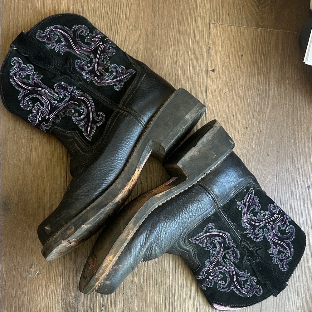 Ariat Black Leather Western Boots with Purple Embroidered Shaft !! Size 9B